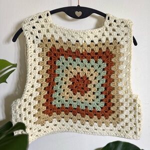 *SOLD* Earthy tones granny square crochet 70s vest / crop top
